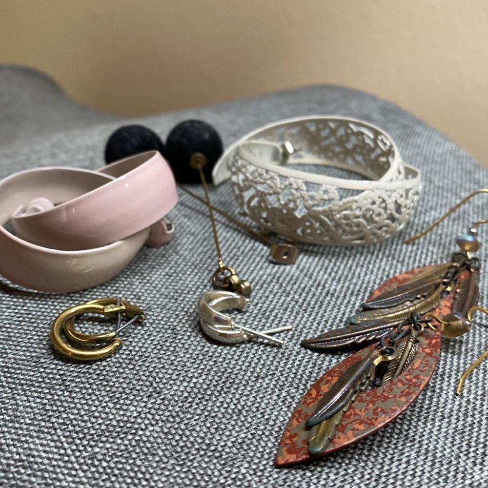 Assorted Earrings Lot - Picture 3 of 3